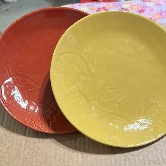 2 Super cute leaf 🍁 pattern plates - Picture 3 of 6